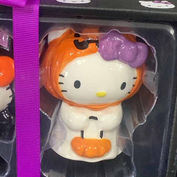 New Blue Sky Clayworks Halloween Hello Kitty Cat & Pumpkin Salt & Pepper Shakers - Picture 2 of 11